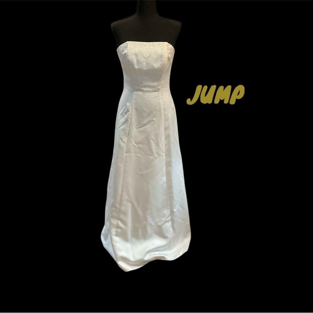 JUMP WHITE STRAPLESS FULL LENGTH FORMAL SIZE 3/4 SEE PHOTOS AND DESCRIPTION